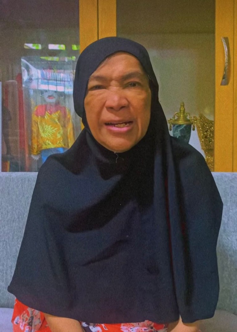 Potret Terakhir Dorce Gamalama Sebelum Berpulang Kabar duka tengah menyelimuti dunia hiburan Tanah Air, Dorce Gamalama meninggal dunia Rabu (16/2). Yuk, tengok potret terakhirnya!