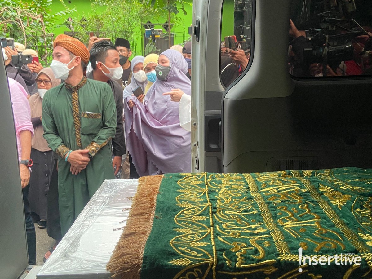 Terbarunya&comma; Dianna baru saja mengunggah videonya goyang mengenakan lingerie dan umbar keseksian di atas ranjang yang ramai dikomentari netizen&period;