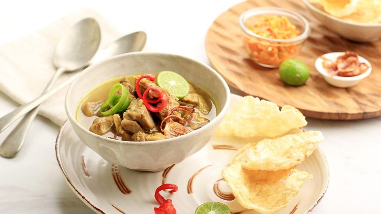 resep soto daging madura Soto Daging Indonesian Beef Soup, Served on Ceramic bowl with Krupuk Melinjo, Sambal, and Lime