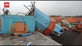 VIDEO: Hujan Deras Robohkan Menara Masjid, Seorang Nenek Terluka