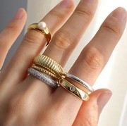 Terlihat Modern Saat Dipakai Bersamaan,  Ini Kiat Memadukan Perhiasan Emas dan Perak