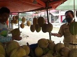 Sial Pedagang di Pasar Cheng Hoo: Durian Zonk hingga Kasus Pungli