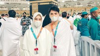 <p>Alvin Faiz dan Henny Rahmah tengah menikmati momen berduaan usai menikah nih, Bunda. (Foto: Instagram @alvin_411)<br /><br /><br /></p>