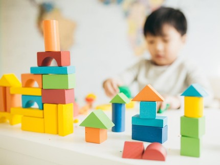 Kebiasaan Anak Autis, Apakah Mau Bermain dan Meniru?