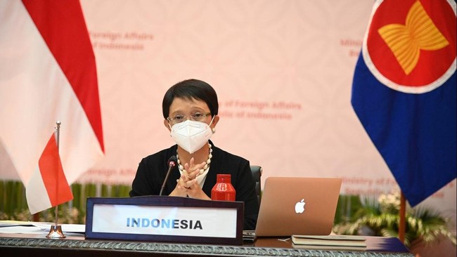 Menlu RI Retno Marsudi menekankan penguatan kapasitas dan kelembagaan ASEAN penting dilakukan mengingat tantangan yang dihadapi semakin beragam dan kompleks.