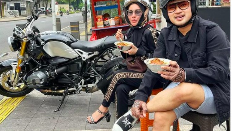 Crazy Rich Malang, Gilang dan istrinya, Shandy. (Dok Instagram)