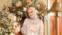 <p>Enggak hanya itu, wanita kelahiran Medan 28 tahun silam itu juga terlihat makin cantik dan glowing. Bagaimana menurut Bunda? (Foto: Instagram @rogerojey)<br /><br /><br /></p>
