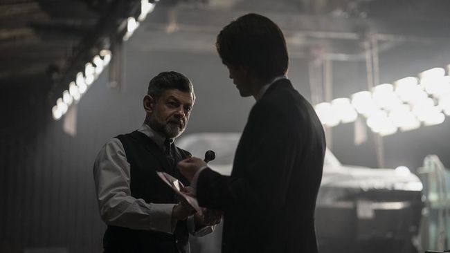 Andy Serkis mengungkapkan perbedaan karakter Alfred Pennyworth di The Batman dengan film-film sebelumnya.
