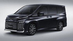 Toyota Voxy Meluncur, 'Baby Alphard' Kini Lebih Mahal Rp47 Jutaan