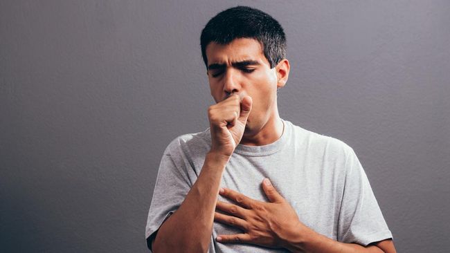 Ada dua gejala yang paling umum dan sering dikeluhkan pasien terpapar subvarian ini. Mereka kata Erlina rata-rata mengalami batuk dan sakit tenggorokan.