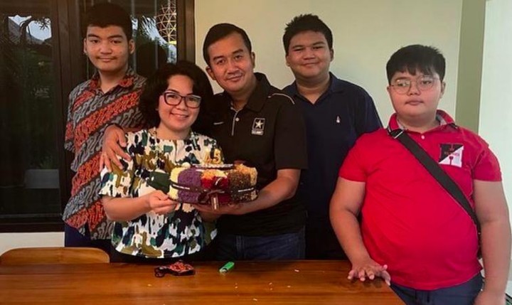 Joy Tobing dan suami TNI