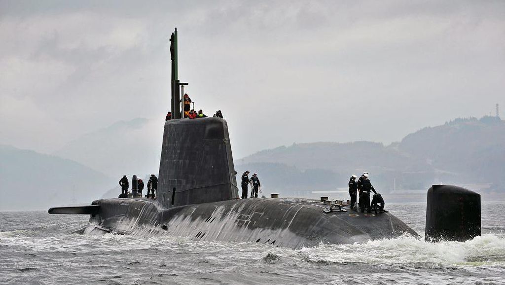 Jelang Akhir Ultimatum Trump, Kapal Perang Inggris Tiba di Laut Arab