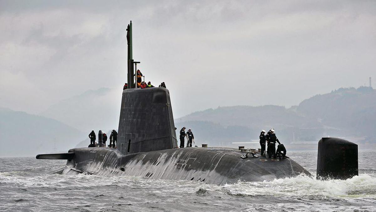 Jelang Akhir Ultimatum Trump, Kapal Perang Inggris Tiba di Laut Arab