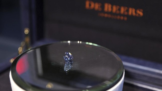 FOTO: Kilau Berlian Biru Terbesar 'De Beers Cullinan'