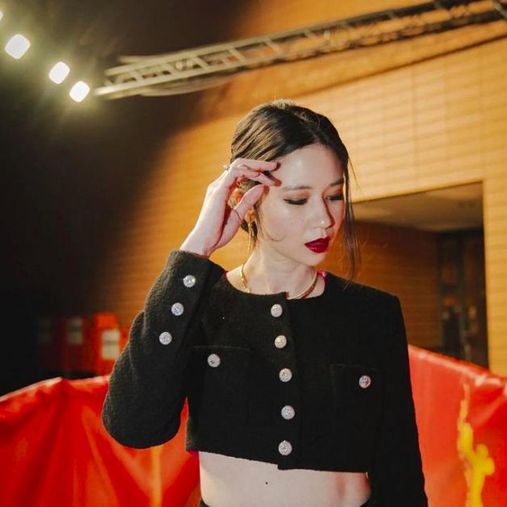 <p>Tak kepikiran untuk mendapat Silver Bear, masuknya film BEFORE, NOW & THEN di Berlinale saja membuat Laura Basuki begitu bahagia. (Foto: Instagram @laurabas)</p>