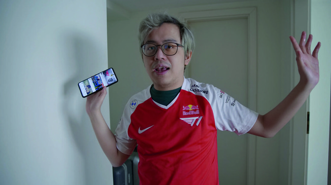 Kenny 'Xepher' Deo merajut mimpi jadi atlet Esports level dunia dengan mulai dari menjelajahi warnet untuk unjuk kemampuan.