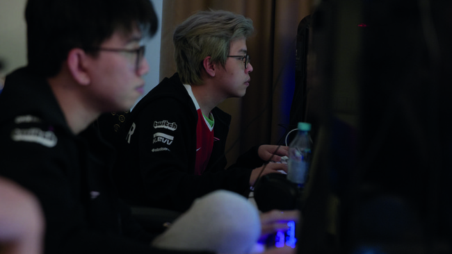 Kenny 'Xepher' Deo merajut mimpi jadi atlet Esports level dunia dengan mulai dari menjelajahi warnet untuk unjuk kemampuan.