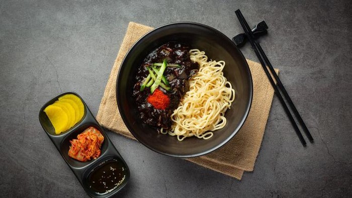 Selain Ramyoen, Inilah Makanan Korea Berbahan Dasar Mie yang Sangat Lezat!
