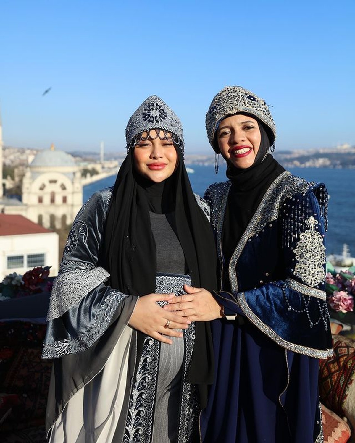 Potret Aurel dan Orang Tua Atta Hailintar