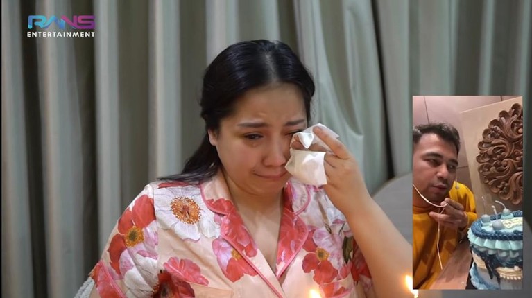 Raffi Ahmad dan Nagita Slavina rayakan ulang tahun bareng Kamis (17/2) secara online penuh haru. Yuk, intip momennya!
