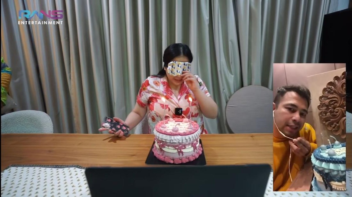 Raffi Ahmad dan Nagita Slavina rayakan ulang tahun bareng Kamis &lpar;17&sol;2&rpar; secara online penuh haru&period; Yuk&comma; intip momennya&excl;