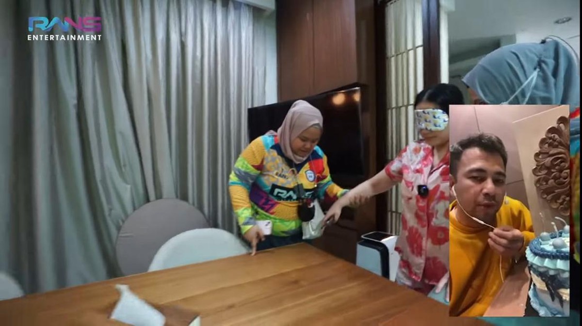 Raffi Ahmad dan Nagita Slavina rayakan ulang tahun bareng Kamis &lpar;17&sol;2&rpar; secara online penuh haru&period; Yuk&comma; intip momennya&excl;