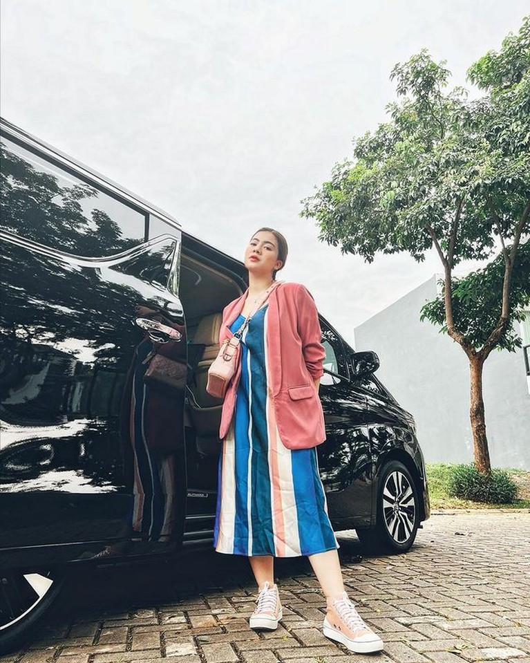 Potret Transformasi Felicya Angelista Felicya Angelista tengah rajin olahraga dan ikuti program diet demi mengembalikan tubuh langsingnya usai lahiran. Yuk, intip potretnya!