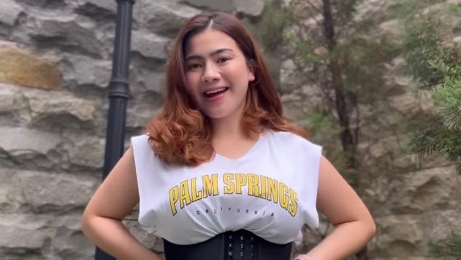 Potret Transformasi Felicya Angelista Felicya Angelista tengah rajin olahraga dan ikuti program diet demi mengembalikan tubuh langsingnya usai lahiran. Yuk, intip potretnya!