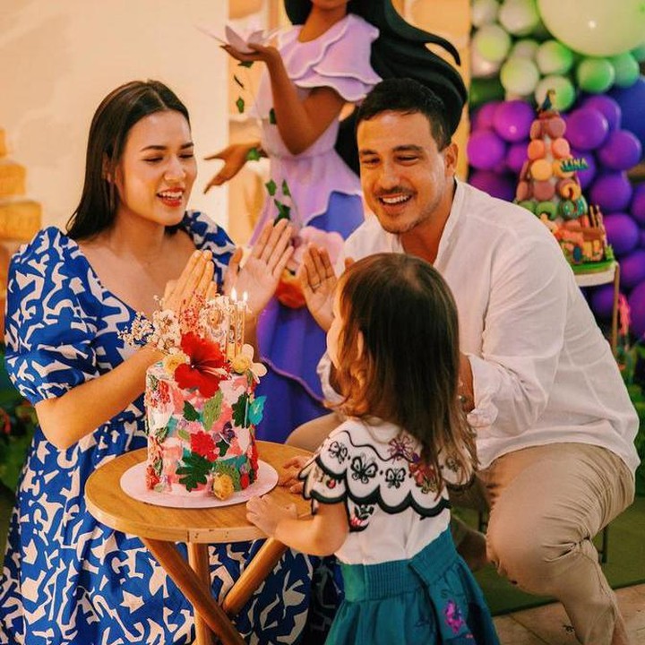 <p>Pada bulan Februari lalu, Raisa dan Hamish Daud merayakan ulang tahun Zalina, nih. Tak terasa, anak pertama mereka sudah berusia 3 tahun. (Foto: Instagram @raisa6690)<br /><br /><br /></p>