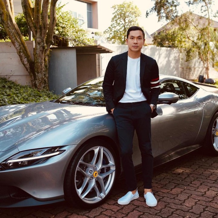 <p>Untuk Bunda ketahui, suami Sandra Dewi ini merupakan seorang pengusaha muda yang sukses. (Foto: Instagram @sandradewi88)<br /><br /><br /></p>