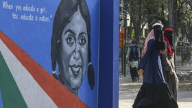 FOTO: SMP di Karnataka, India Diibuka Lagi Usai Protes Larangan Hijab