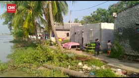 VIDEO: Hujan Disertai Angin Kencang Porak Porandakan Rumah Warga