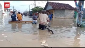 VIDEO: Hujan Mulai Tengah Malam Kali Bekasi Meluap. 2 Kecamatan Banjir