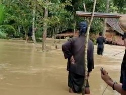 Penampakan Banjir Terjang Baduy: Jembatan Rusak, Longsor Melanda