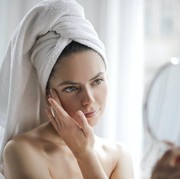 Duh, 4 Kebiasaan Sepele Ini Ternyata Memicu Timbulnya Jerawat, Sering Dilakukan?