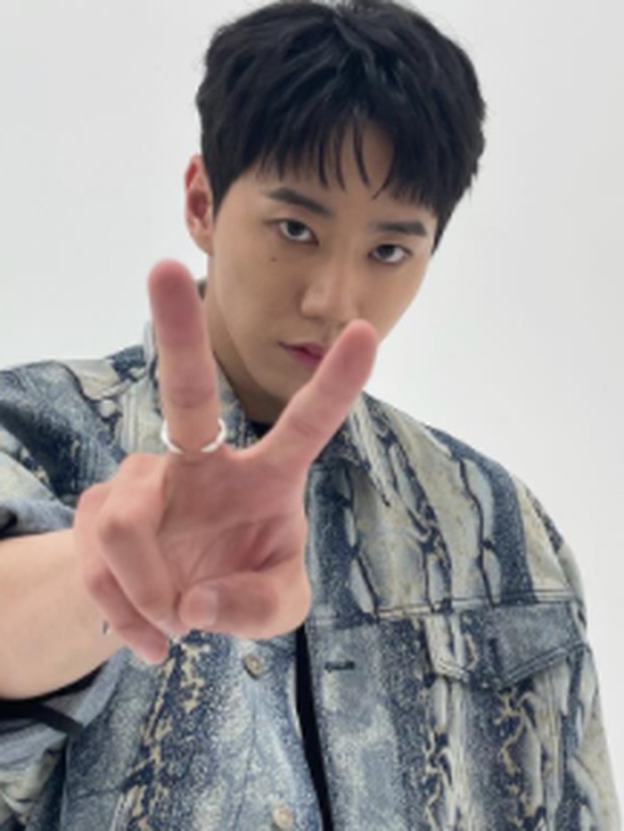 Beradu akting dengan Seohyun 'SNSD', Lee Jun Young sukses membuat penonton terpikat dengan karakternya yang humoris dalam film romantis dengan rating dewasa tersebut./ foto: instagram.com/real_2junyoung