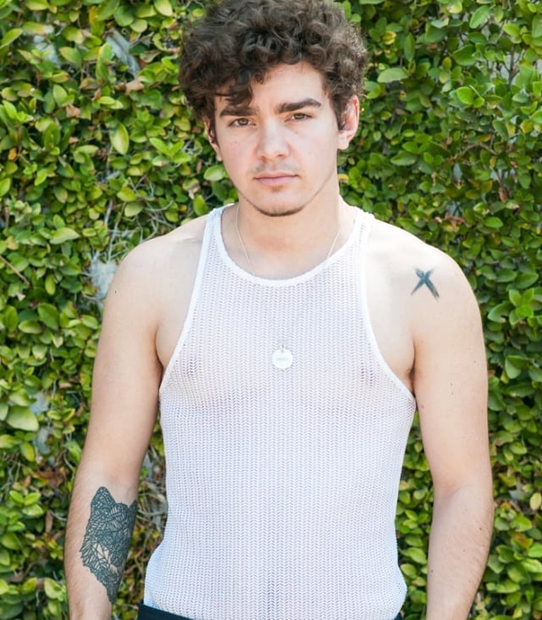 Elliot Fletcher salah satu artis Hollywood yang transgender.