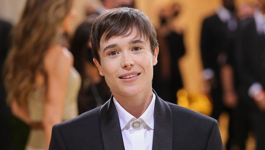 Elliot Page Elliot Page salah satu artis Hollywood yang transgender.