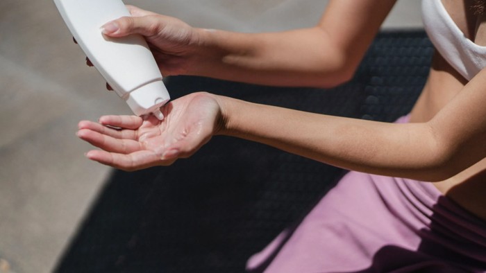 Sudahkah Kamu Tepat Dalam Menggunakan Sunscreen? Cek Kiat Ini Untuk Perlindungan Maksimal Sudahkah Kamu Tepat Dalam Menggunakan Sunscreen? Cek Kiat Ini Untuk Perlindungan Maksimal