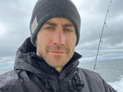 Jake Gyllenhaal Tegaskan Bukan Sosok di Balik Cerita All Too Well Taylor Swift