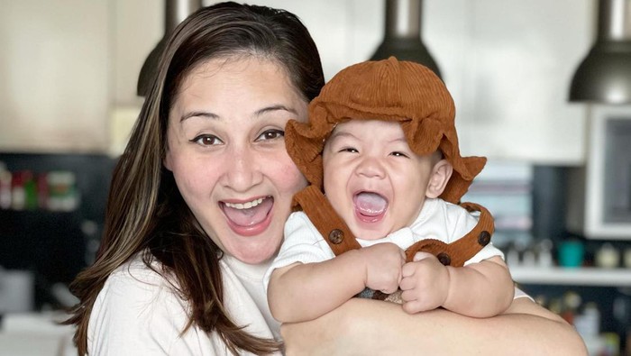 Keponakan Mona Ratuliu, Balint