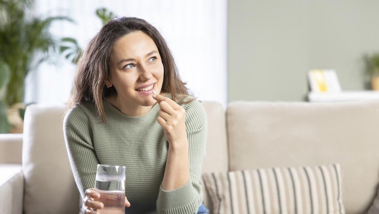 menyusui Ibu menyusui minum obat