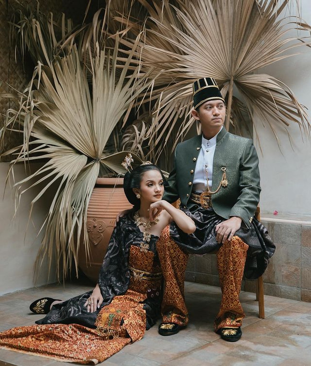 Pernikahan tinggal menghitung hari&comma; Belva Devara dan Sabrina Anggraini jalani pemotretan prewedding pakai adat Jawa&period; Yuk&comma; intip&excl;