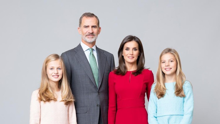 Putri Leonor bersama Raja Felipe VI dan Ratu Letizia Putri Leonor bersama Raja Felipe VI dan Ratu Letizia