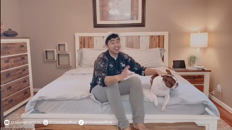 Lama tak terdengar kabarnya, Kia AFI telah hijrah dan kini tinggal di Amerika. Yuk, kita intip potret rumahnya di Amerika!