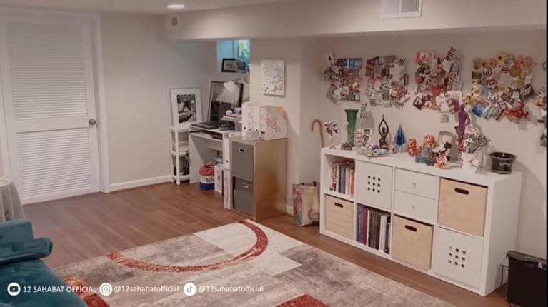 Rumah Kia AFI di Amerika Lama tak terdengar kabarnya, Kia AFI telah hijrah dan kini tinggal di Amerika. Yuk, kita intip potret rumahnya di Amerika!