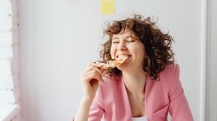 5 Daftar Makanan Ini Harus Kamu Konsumsi dan Hindari Saat Positif Omicron, Catat Biar Cepat Sembuh!