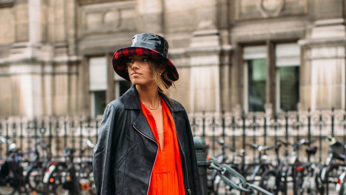 Meski Tak Ada Salju, Topi Musim Dingin Ini Tetap Bisa Kamu Padukan dengan Gaya Andalan