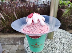 This Earth: Sluurp! Manis Dingin Kakigori di Tepi Pantai Jakarta