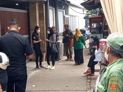 Suasana Rumah Ayu Ting Ting Saat Pengajian Jelang Pernikahan Sang Adik